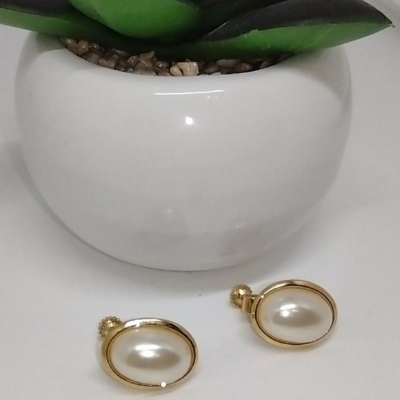 Vintage Napier Pearl Screw Back Earrings - 2 Sets - Picture 5 of 7